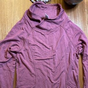 Yogalicious Women’a  Long sleeve athletic top with thumbholes & pockets!